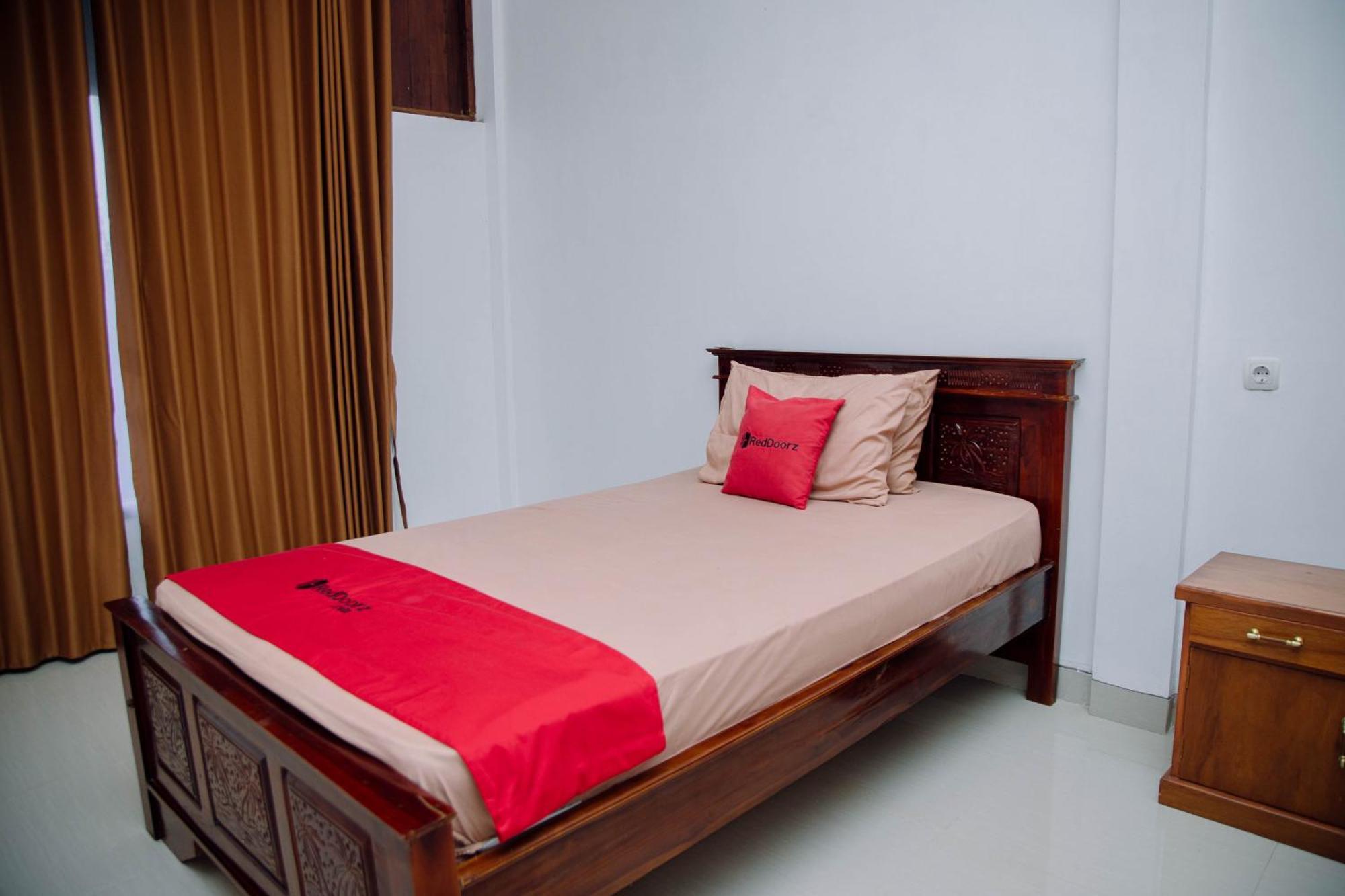 Reddoorz At Villa Bukit Senyum Lombok Kuripan Kültér fotó