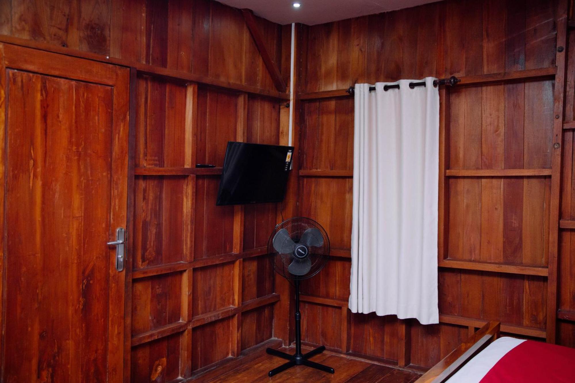 Reddoorz At Villa Bukit Senyum Lombok Kuripan Kültér fotó