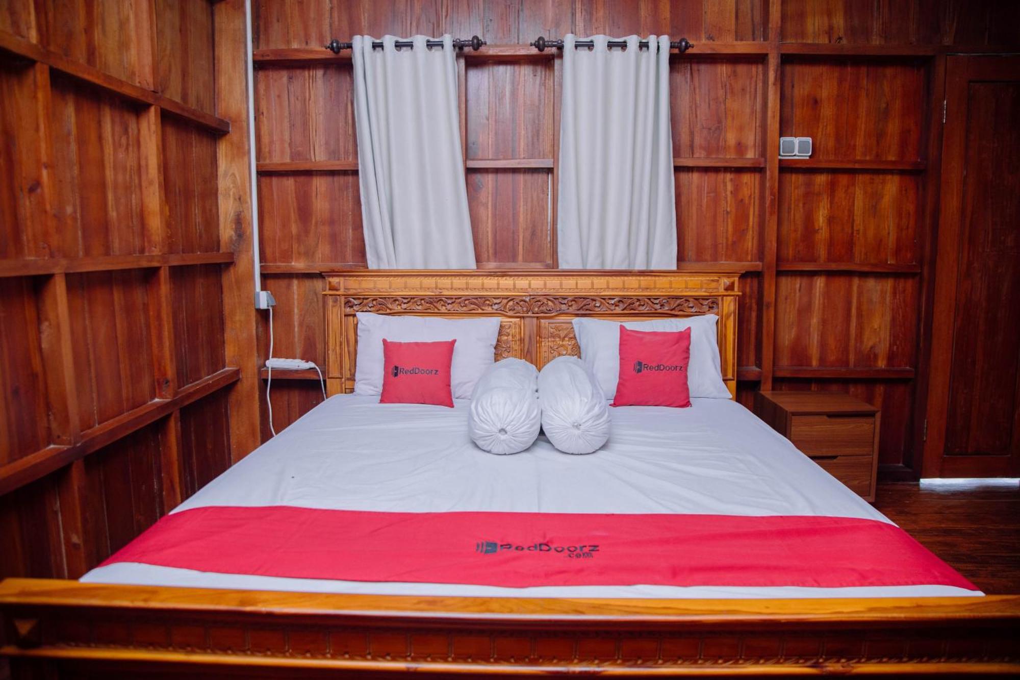 Reddoorz At Villa Bukit Senyum Lombok Kuripan Kültér fotó