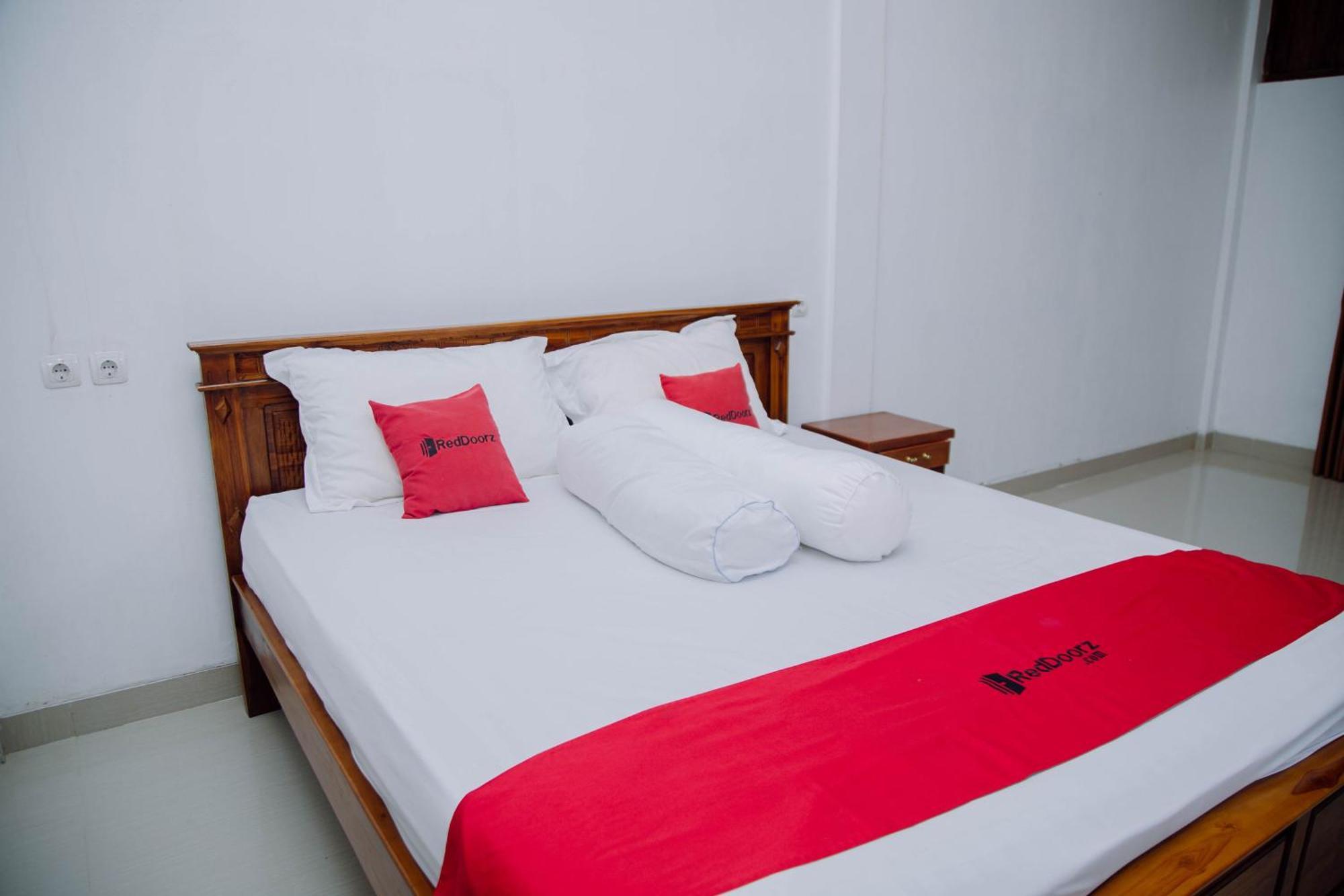 Reddoorz At Villa Bukit Senyum Lombok Kuripan Kültér fotó