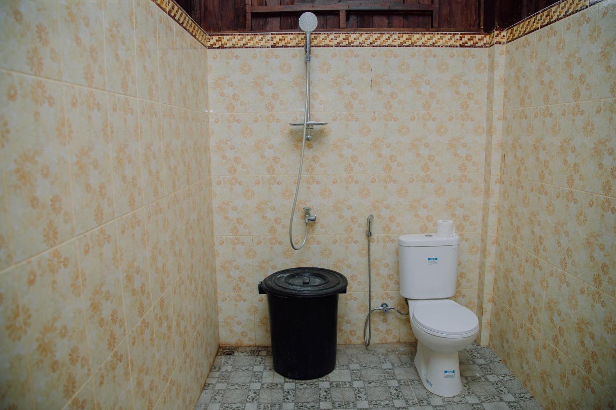 Reddoorz At Villa Bukit Senyum Lombok Kuripan Kültér fotó