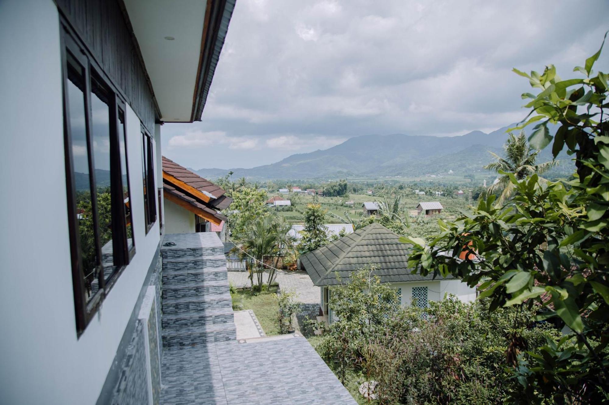 Reddoorz At Villa Bukit Senyum Lombok Kuripan Kültér fotó