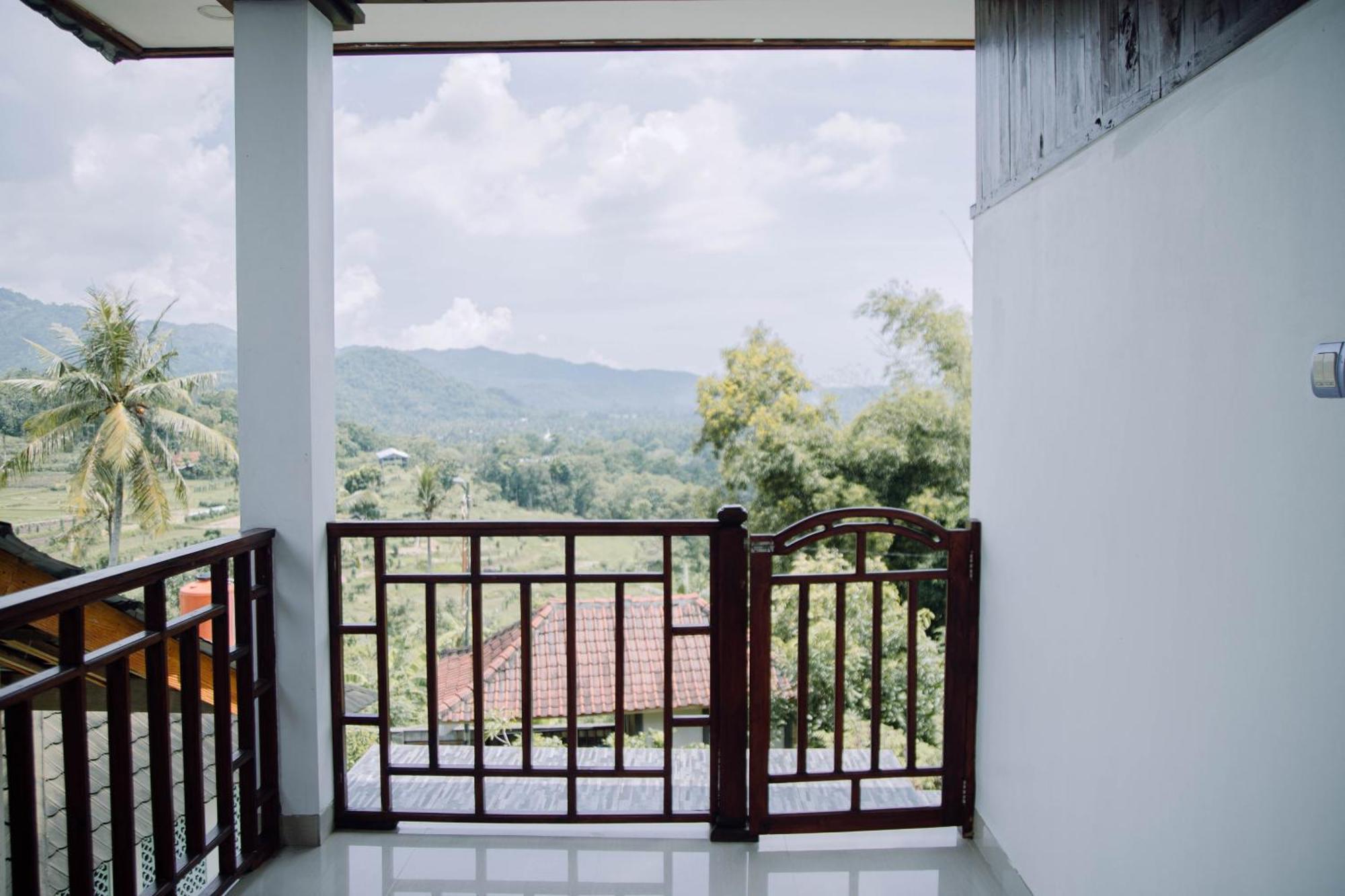 Reddoorz At Villa Bukit Senyum Lombok Kuripan Kültér fotó